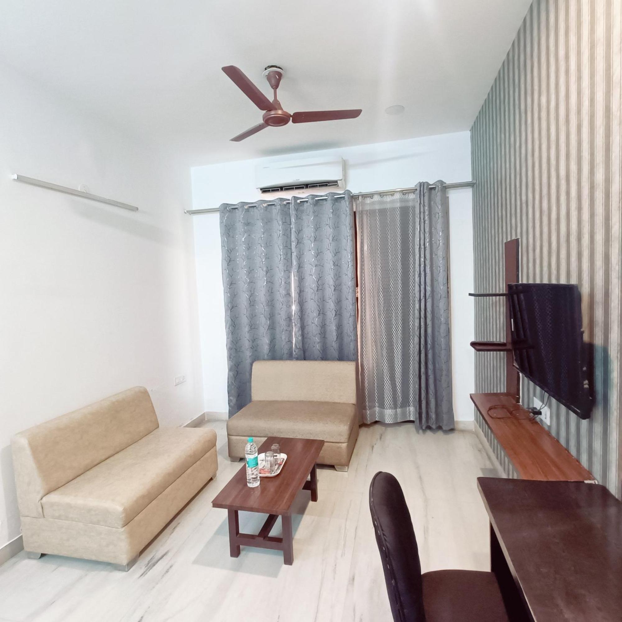 Mi Casa Sector 47 Apartment Гургаон Екстериор снимка